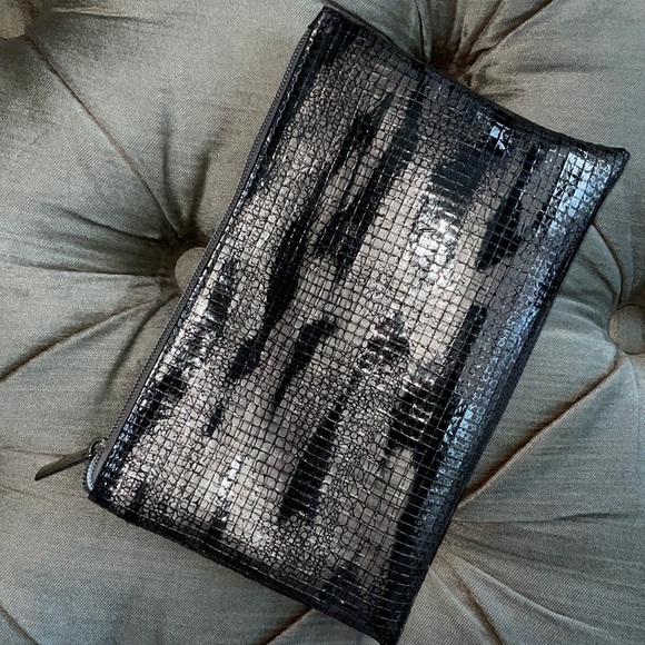 NWOT 8 brushes & case - Picture 10 of 10